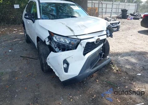 2021 Toyota Rav4 Xle z USA, uszkodzony, nr VIN 2T3W1RFV3MC117489